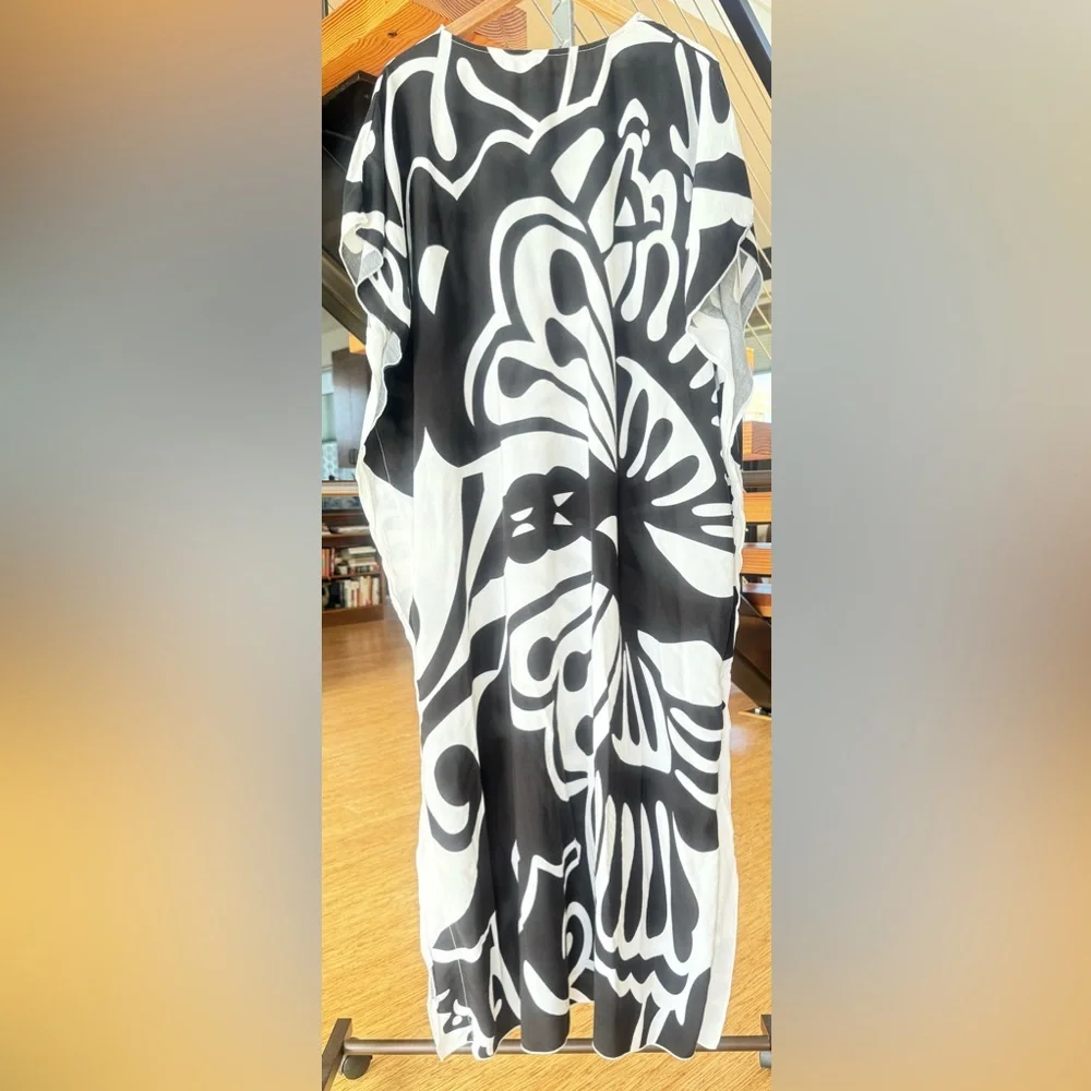 🦓🐼AMAZING black and white Pucci inspired kaftan, in EUC!!!🐼🦓 - Picture 3 of 4
